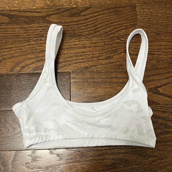 Aritzia/TNA- (TNALIFE bra top) - Picture 2 of 3